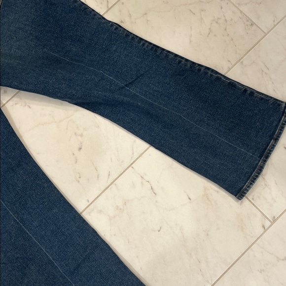 Madewell Mid Rise Boot Cut Denim - Picture 9 of 9